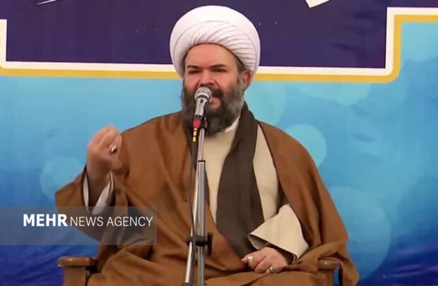 تاج لنگرودی: حضرت زینب(س) در سخت ترین شرایط امامگونه عمل کرد تاج لنگرودی: حضرت زینب(س) در سخت ترین شرایط امامگونه عمل کرد