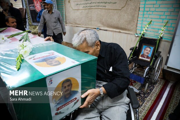 مراسم تشییع جانباز ۷۰ درصد دوران دفاع مقدس «حسن بهرام‌فر»در مشهد