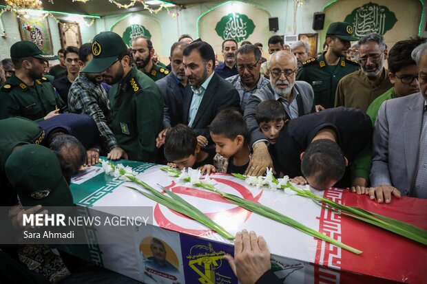 مراسم تشییع جانباز ۷۰ درصد دوران دفاع مقدس «حسن بهرام‌فر»در مشهد