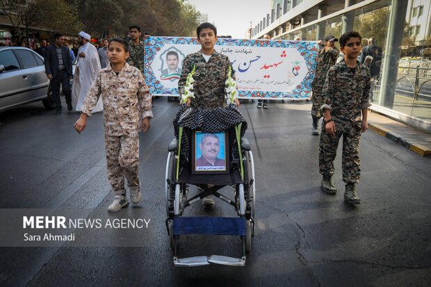 مراسم تشییع جانباز ۷۰ درصد دوران دفاع مقدس «حسن بهرام‌فر»در مشهد