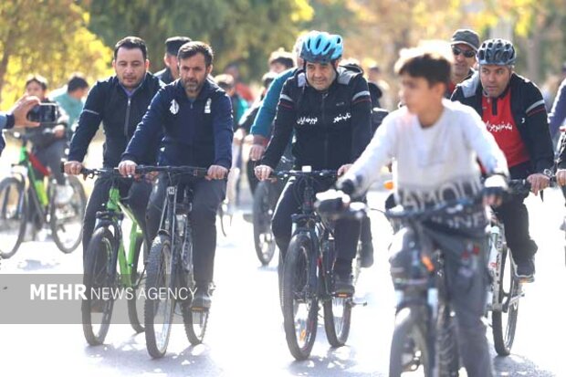 وزیر ورزش در حال ورزش روز جمعه + عکس