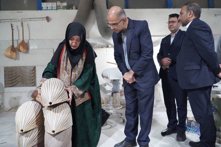 جلالی:اتحادیه صادرکنندگان صنایعدستی کشور تشکیل شود جلالی:اتحادیه صادرکنندگان صنایعدستی کشور تشکیل شود