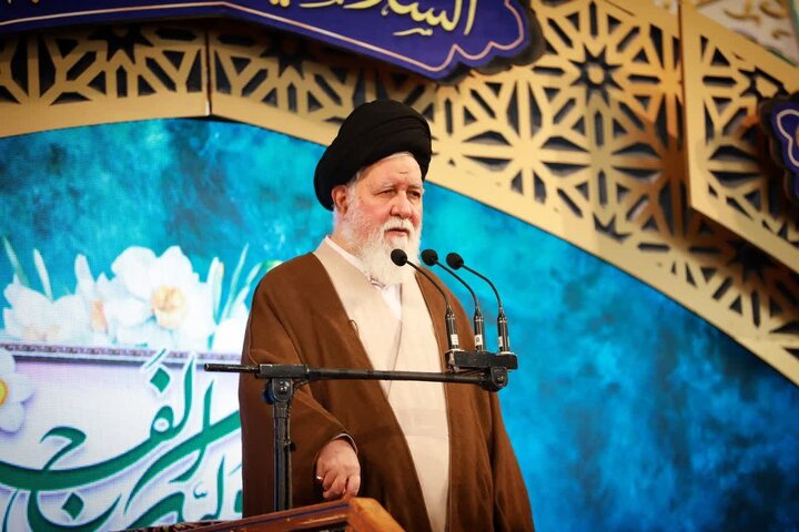 علم الهدی: دشمن به دنبال تضعیف خداباوری در نسل جوان است