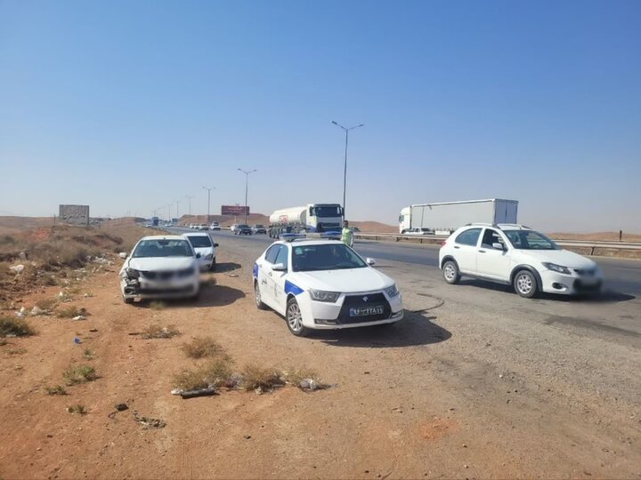 منیری:۱۲ نفر در تصادف زنجیره ای محور ملک آباد به مشهد مصدوم شدند منیری:۱۲ نفر در تصادف زنجیره ای محور ملک آباد به مشهد مصدوم شدند