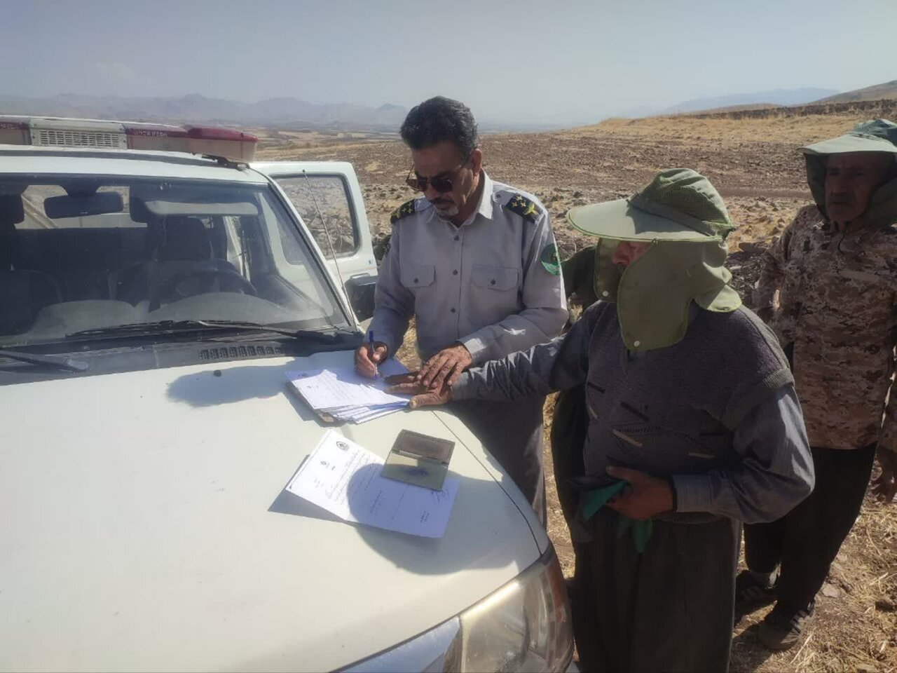 توقیف فعالیت غیرمجاز بیل مکانیکی در اراضی ملی سرابکام کامیاران