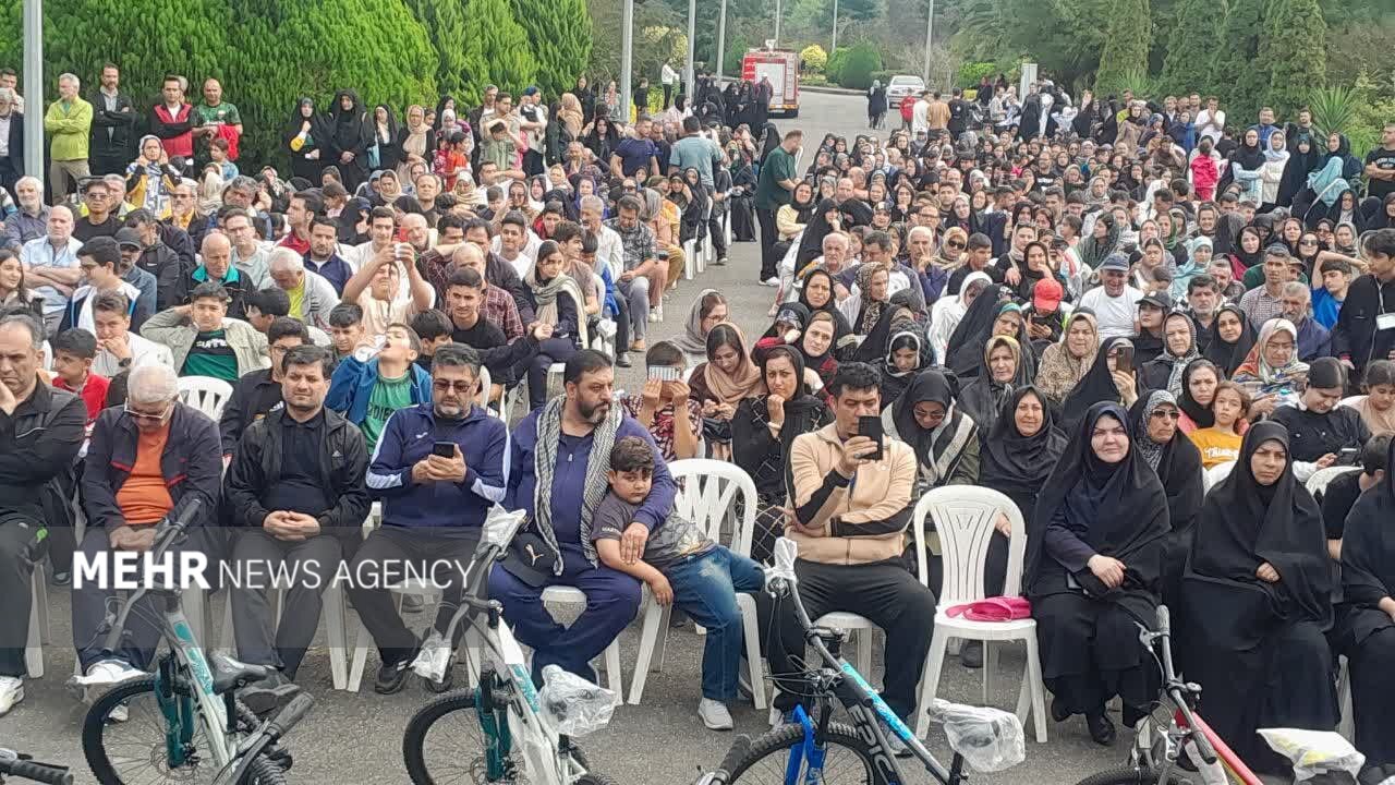 برگزاری همایش بزرگ پیاده‌روی خانوادگی در فومن