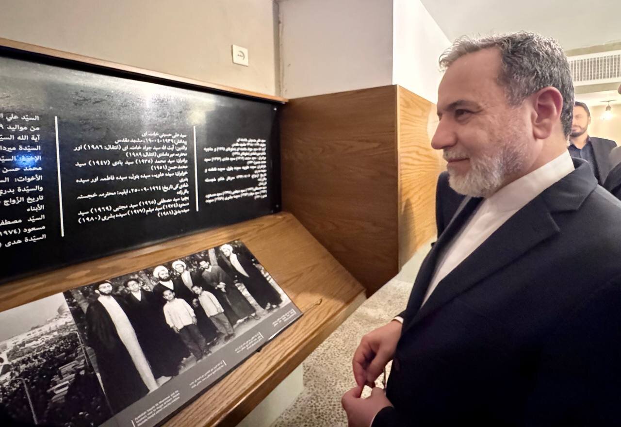 عراقجي يزور منزل قائد الثورة التاريخي في مشهد