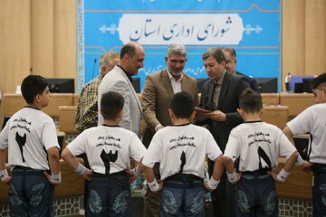 تجلیل استاندار اصفهان از نونهالان ورزش زورخانه‌ای در شورای اداری