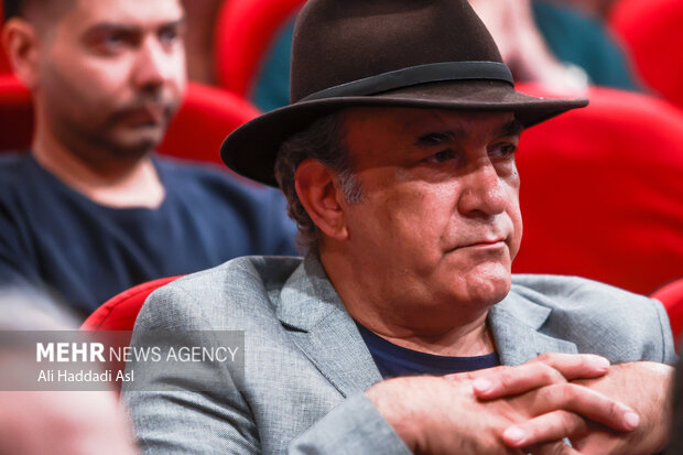 شکرخدا گودرزی در مراسم بزرگداشت فرهاد آئیش