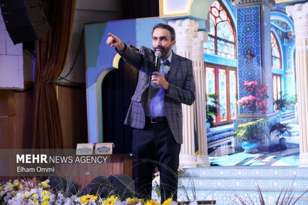 رقابت قاریان و حافظان در چهل و هشتمین مسابقات ملی قرآن کریم در سنندج