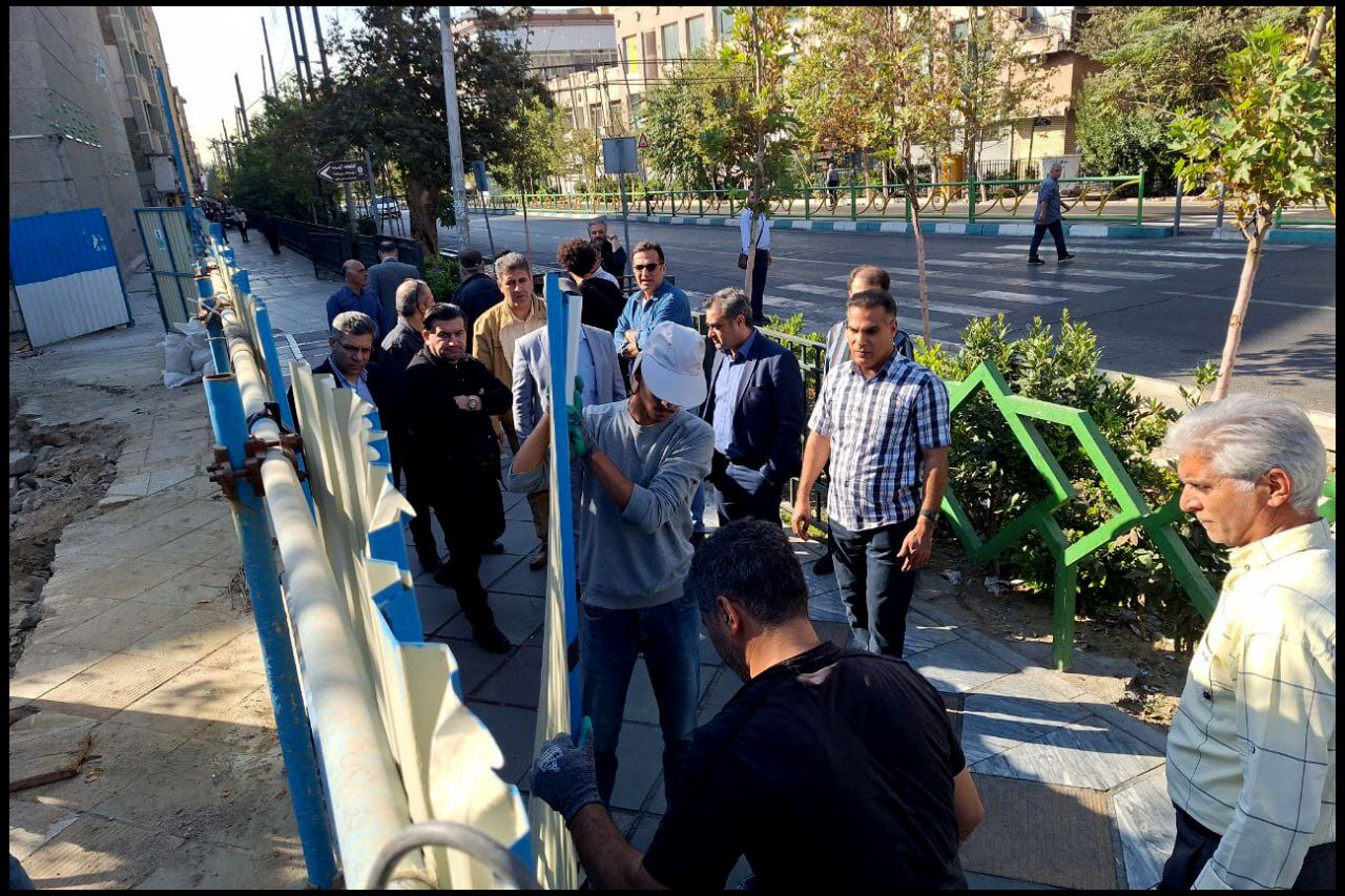 عملیات برداشت سازه‌های کارگاهی حریم تئاترشهر آغاز شد