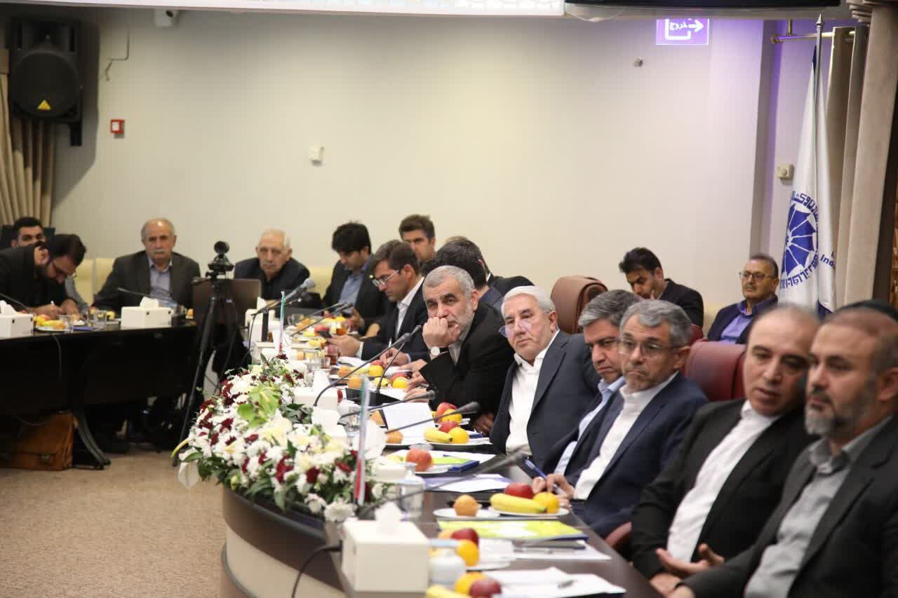 صادقی: واحدهای تولیدی اردبیل با کمبود ارز و مواد اولیه مواجه است صادقی: واحدهای تولیدی اردبیل با کمبود ارز و مواد اولیه مواجه است