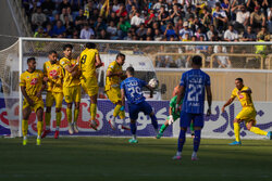 برخی بازیکنان برای خودشان بازی می‌کنند/ سه آبی‌پوش بروند بهتر است!