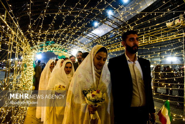 جشن ازدواج ۱۵۰۰ زوج در آستانه میلاد حضرت زینب (س)در اصفهان
