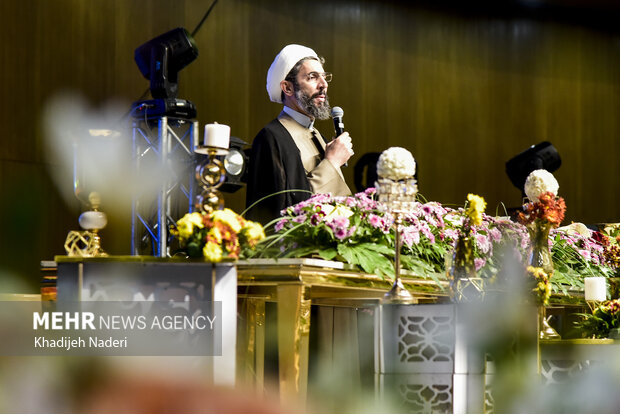 جشن ازدواج ۱۵۰۰ زوج در آستانه میلاد حضرت زینب (س)در اصفهان