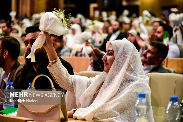 جشن ازدواج ۱۵۰۰ زوج در آستانه میلاد حضرت زینب (س)در اصفهان