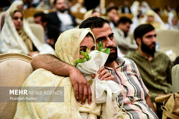 جشن ازدواج ۱۵۰۰ زوج در آستانه میلاد حضرت زینب (س)در اصفهان