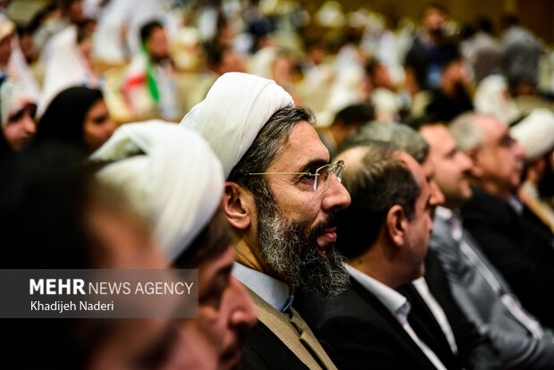 جشن ازدواج ۱۵۰۰ زوج در آستانه میلاد حضرت زینب (س)در اصفهان