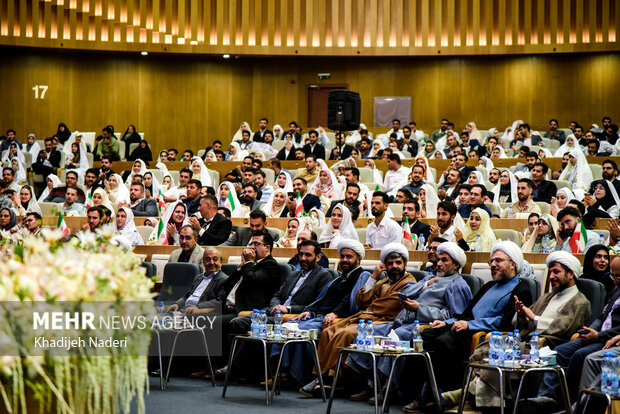 جشن ازدواج ۱۵۰۰ زوج در آستانه میلاد حضرت زینب (س)در اصفهان