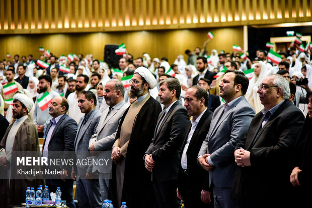 جشن ازدواج ۱۵۰۰ زوج در آستانه میلاد حضرت زینب (س)در اصفهان