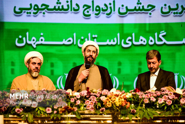 جشن ازدواج ۱۵۰۰ زوج در آستانه میلاد حضرت زینب (س)در اصفهان