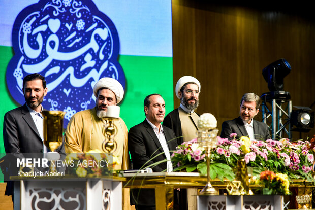 جشن ازدواج ۱۵۰۰ زوج در آستانه میلاد حضرت زینب (س)در اصفهان