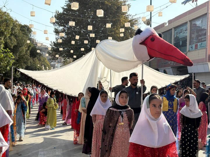 کارناوال رنگ و موسیقی در مریوان؛ آغاز باشکوه جشنواره تئاتر خیابانی