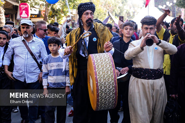 کارناوال افتتاحیه جشنواره بین‌المللی تئاتر خیابانی مریوان