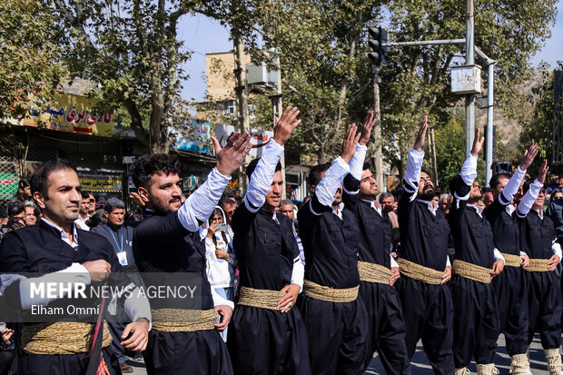 کارناوال افتتاحیه جشنواره بین‌المللی تئاتر خیابانی مریوان
