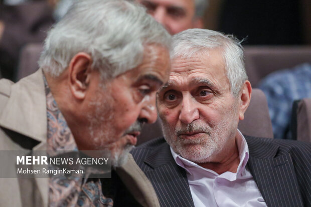 شاعران آیینی به علی انسانی مدیون هستند