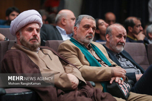 آیین رونمایی از کتاب «من از کودکی...» 11