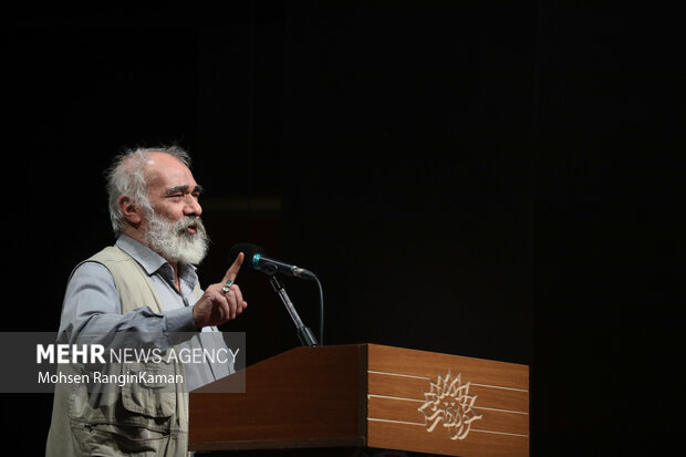 شاعران آیینی به علی انسانی مدیون هستند