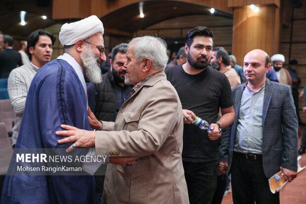 آیین رونمایی از کتاب «من از کودکی...» 24