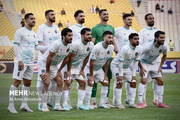 لیگ برتر فوتبال ؛ سپاهان و پیکان