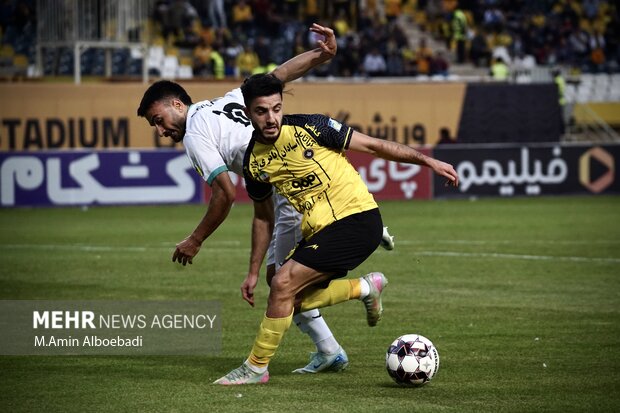 لیگ برتر فوتبال ؛ سپاهان و پیکان