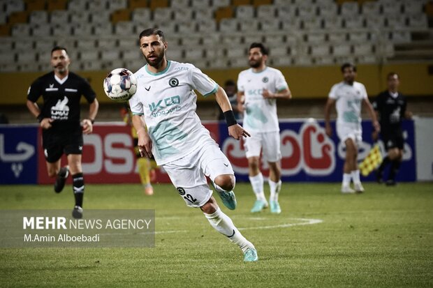 لیگ برتر فوتبال ؛ سپاهان و پیکان