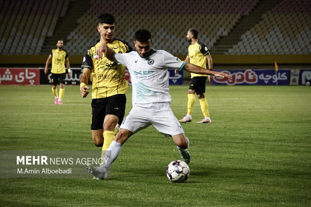 لیگ برتر فوتبال ؛ سپاهان و پیکان