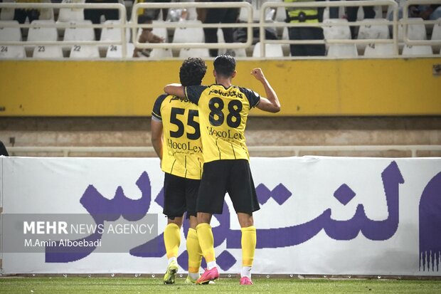 لیگ برتر فوتبال ؛ سپاهان و پیکان