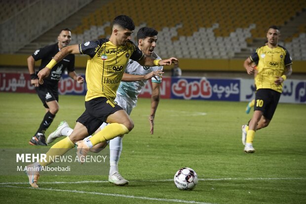 لیگ برتر فوتبال ؛ سپاهان و پیکان