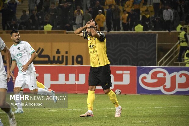 لیگ برتر فوتبال ؛ سپاهان و پیکان