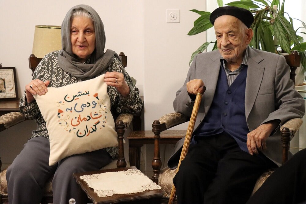 دیدار دبیرکل نهاد کتابخانه‌های عمومی با مهدی محقق و نوش‌آفرین انصاری