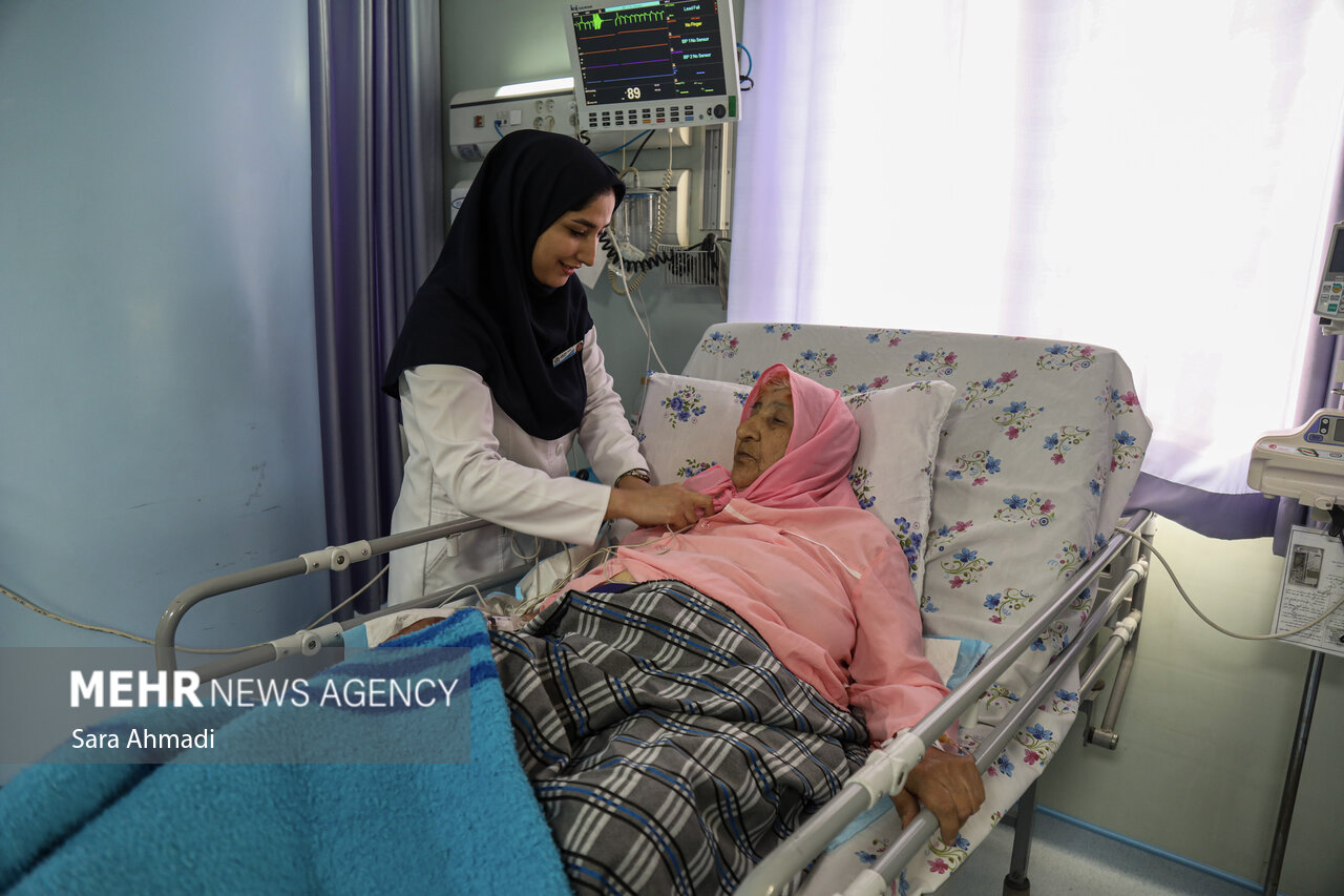 کمبود پرستار در مشهد؛ نسبت نیرو به تخت پایین‌تر از استاندارد ملی است