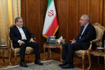 سرکنسول جدید جمهوری اسلامی ایران در هنگ کنگ با عراقچی دیدار کرد