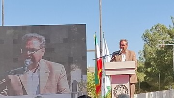 فرش گل محلات نماد عشق، همدلی و خلاقیت مردم است