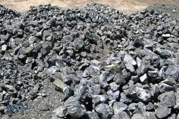 ۵۵ تن سنگ سلیستین قاچاق در توقیف پلیس شاهرود