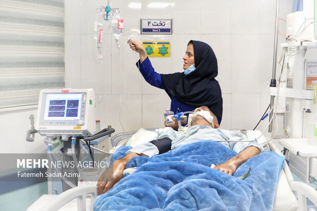 قصهٔ لبخندهایی که پشت شیفتهای طاقتفرسا پنهان است