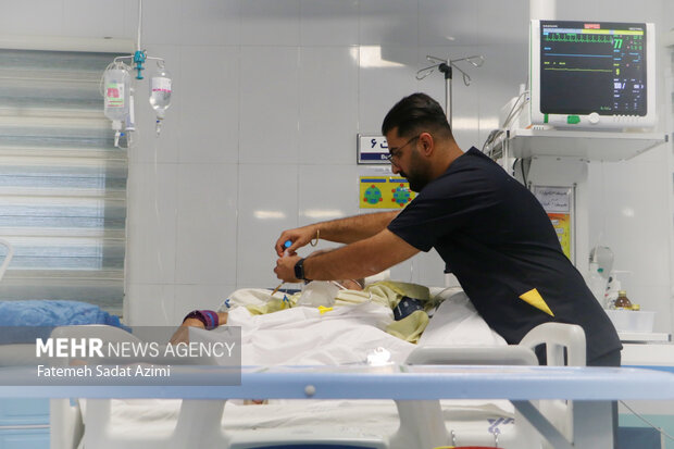 قصهٔ لبخندهایی که پشت شیفتهای طاقتفرسا پنهان است