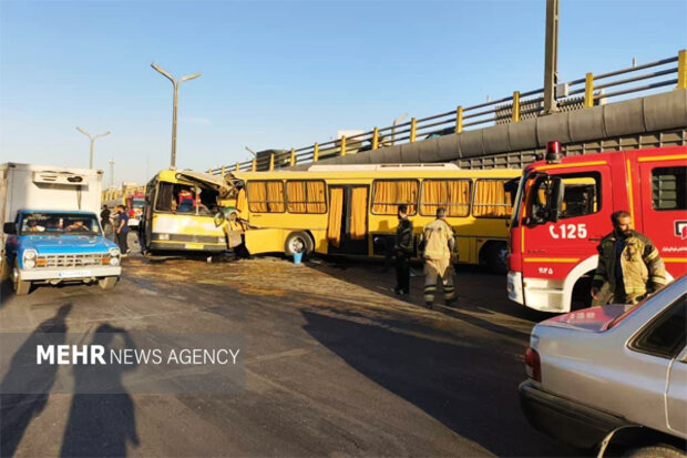 تعداد مصدومین تصادف 2 اتوبوس در جاده مخصوص کرج به 26 نفر رسید