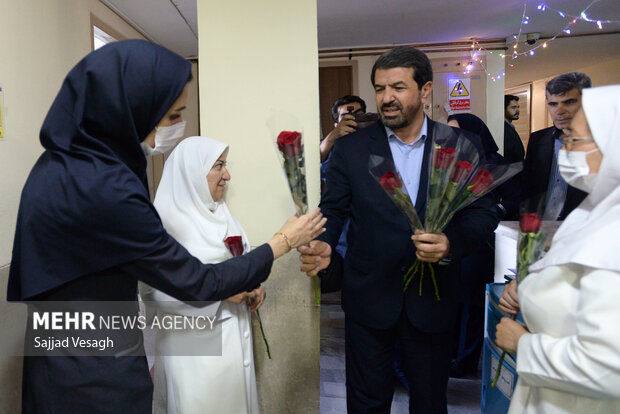 تبریک روز پرستار در همدان