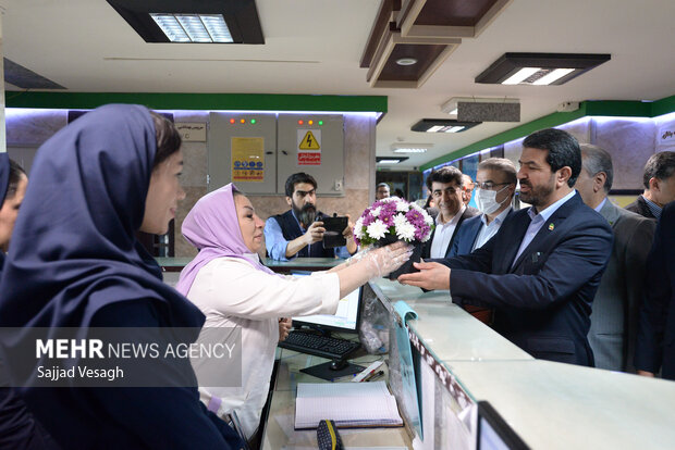 تبریک روز پرستار در همدان